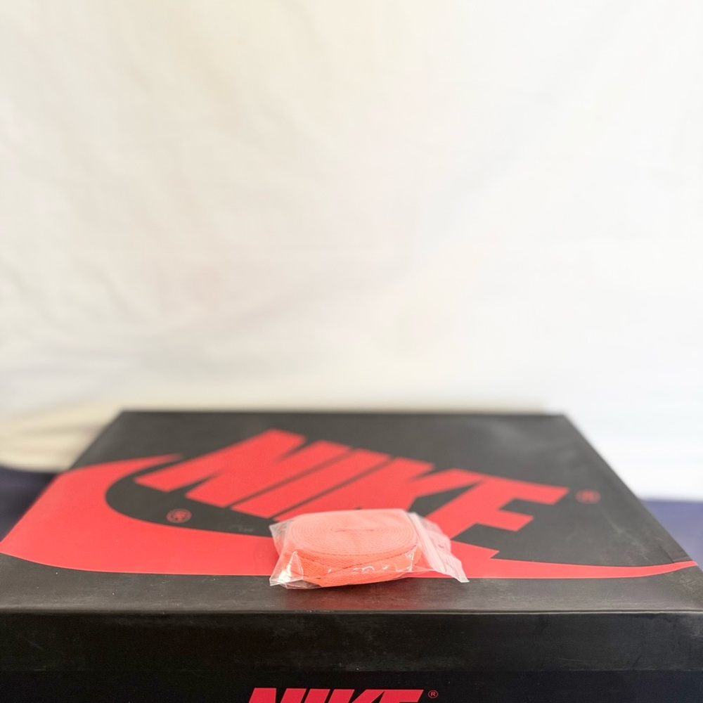 AUTHENTIC Jordan 1 Retro High Neutral Grey Hyper Crimson size 13 555088-018 2019 - Picture 8 of 10